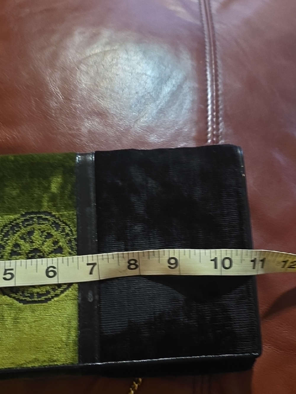 Roberta di Camerino Black and Olive Green Velvet Clutch with Gold Chain - Picture 4 of 5